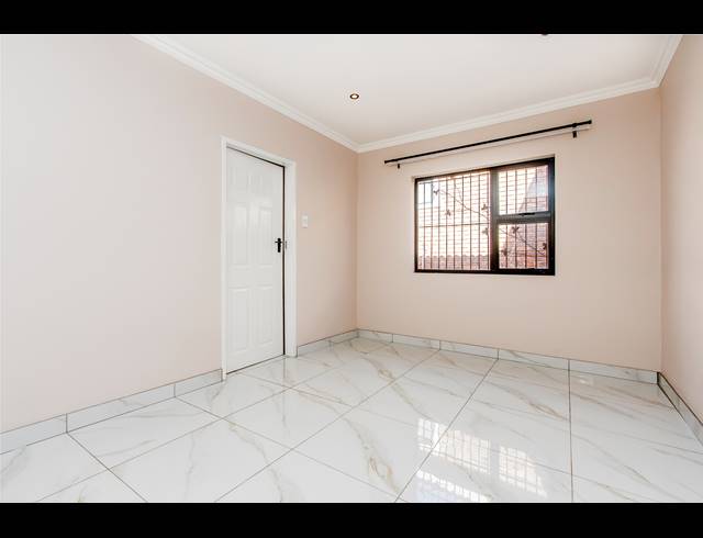 2 BEDROOM FREESTANDING TO LET IN MARLBORO GARDENS
